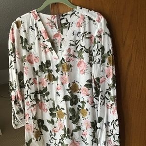 Women’s flowered pullover top